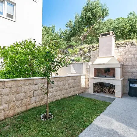 Tomislav Apartment Omis