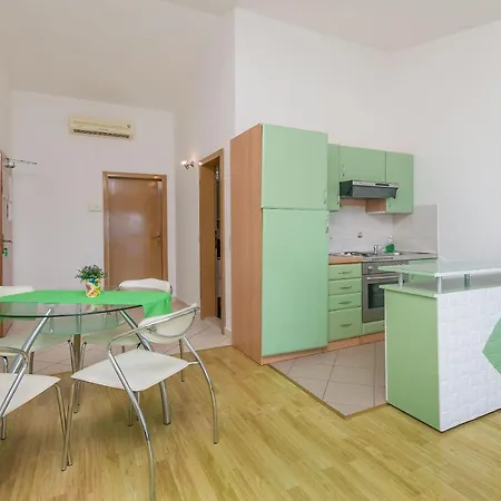 Tomislav Apartment Omis
