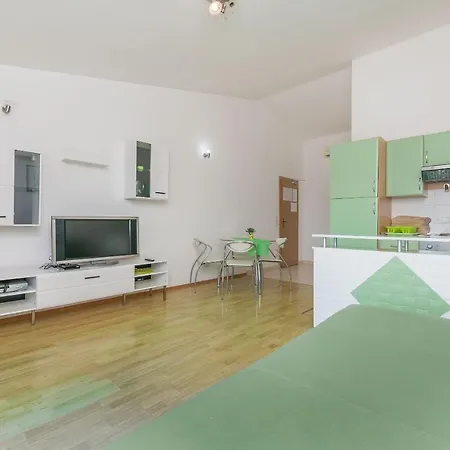 Tomislav Apartment Omis
