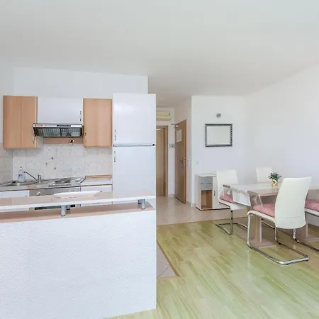 Tomislav Apartment *